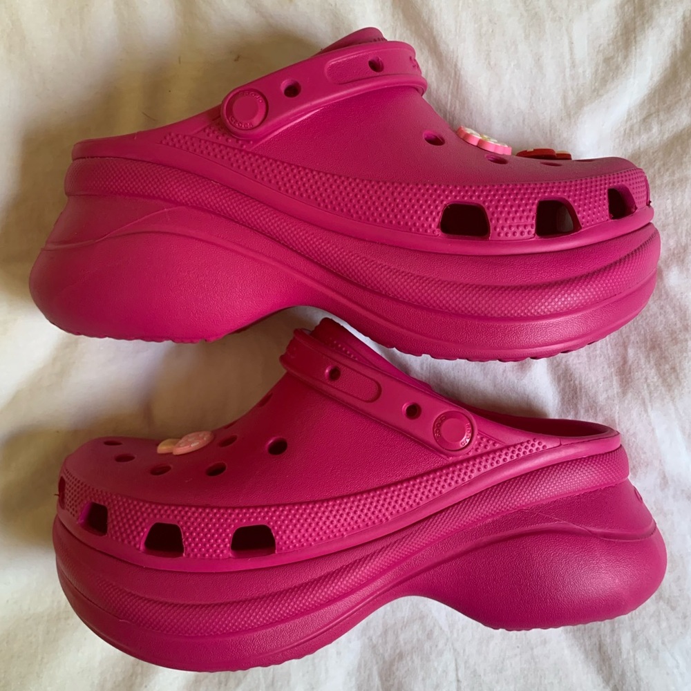 CROCS Platforms Pink Magenta Size 8 plus Jibbitz